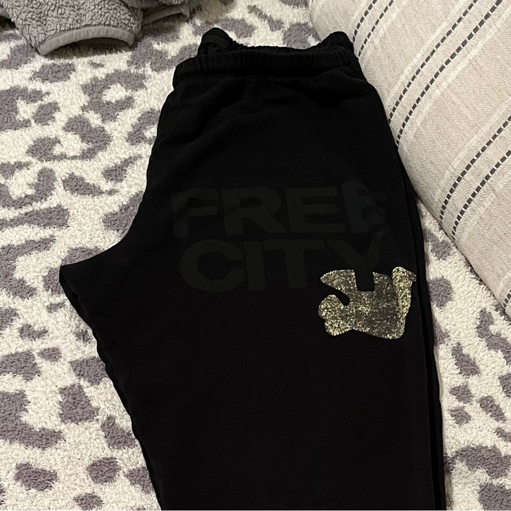 Free City joggers / yellow Detail / Excellent Condition/ black w yellow